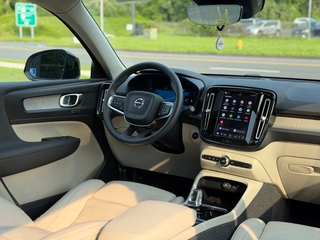 2023 Volvo XC40 B5 Plus Dark Theme
