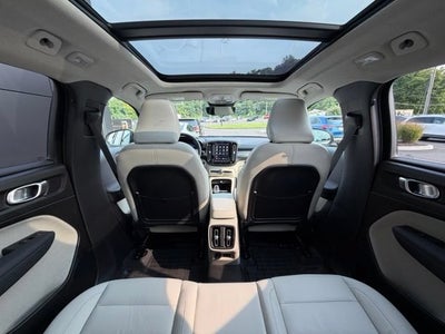 2023 Volvo XC40 B5 Plus Dark Theme