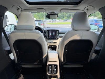 2023 Volvo XC40 B5 Plus Dark Theme