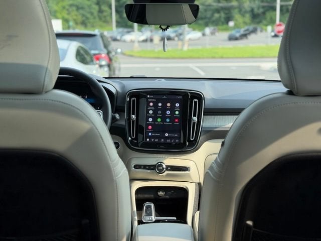 2023 Volvo XC40 B5 Plus Dark Theme