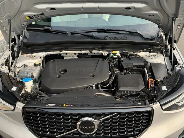 2023 Volvo XC40 B5 Plus Dark Theme