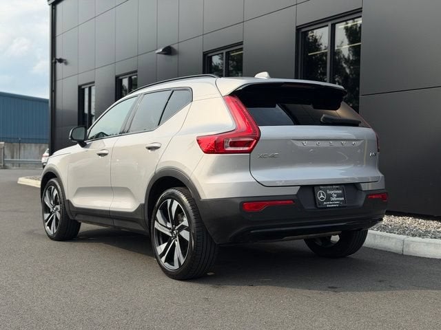 2023 Volvo XC40 B5 Plus Dark Theme