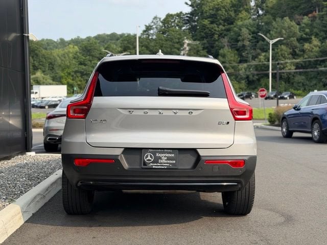 2023 Volvo XC40 B5 Plus Dark Theme