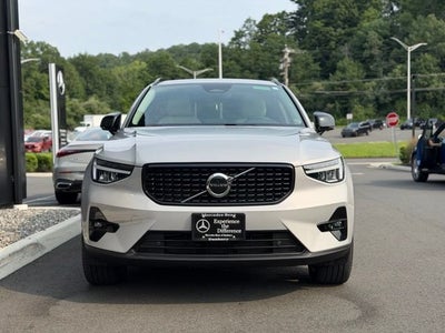 2023 Volvo XC40 B5 Plus Dark Theme