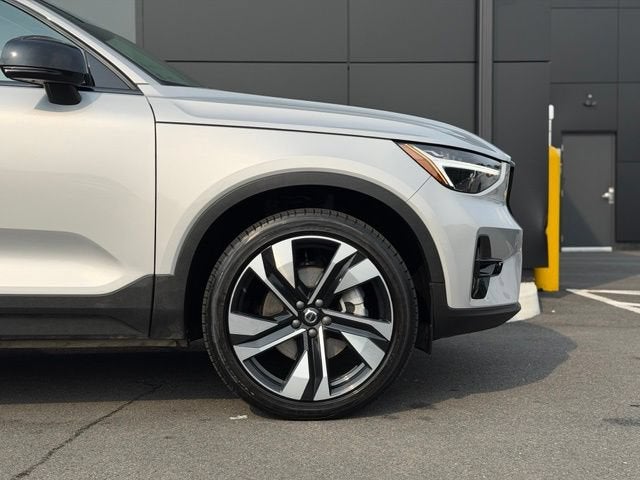 2023 Volvo XC40 B5 Plus Dark Theme